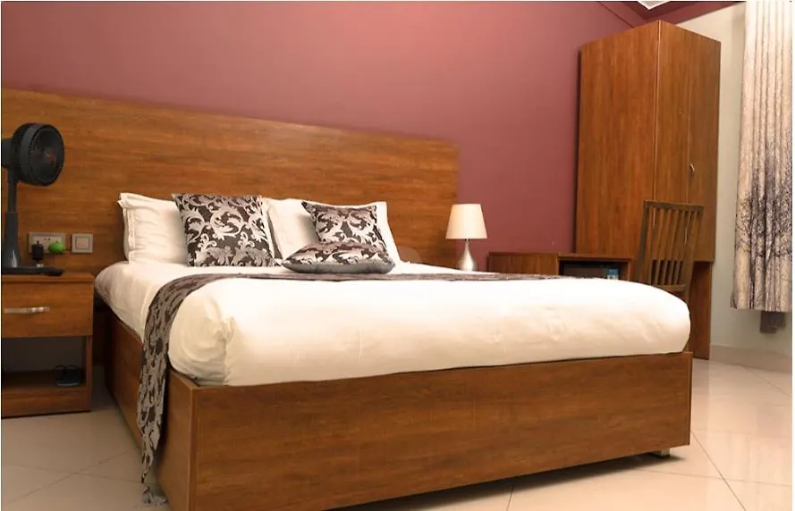 Samweb Bed And Breakfast 캄팔라 우간다