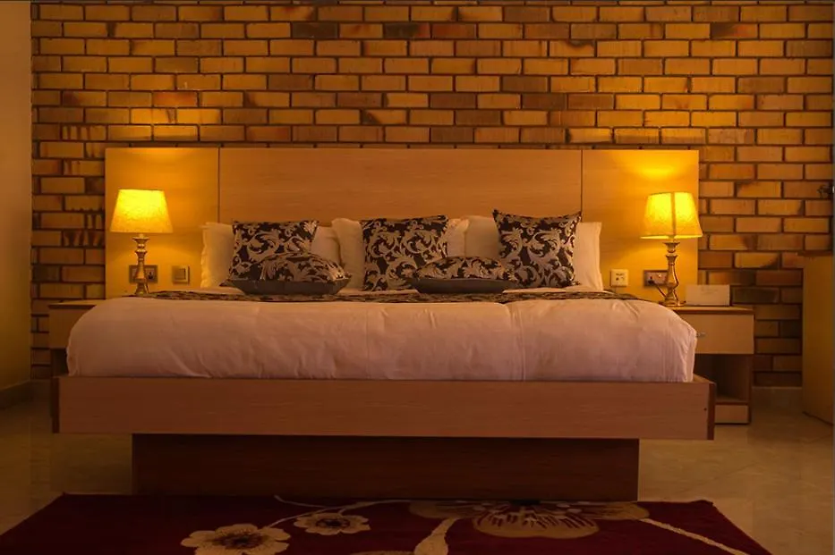 Samweb Bed And Breakfast 캄팔라 우간다
