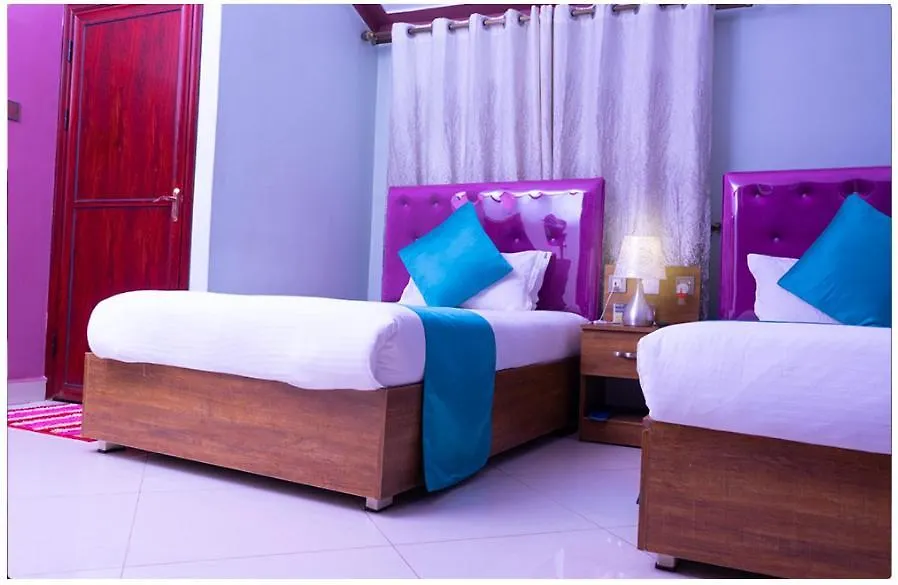B&B Samweb Bed And Breakfast 캄팔라