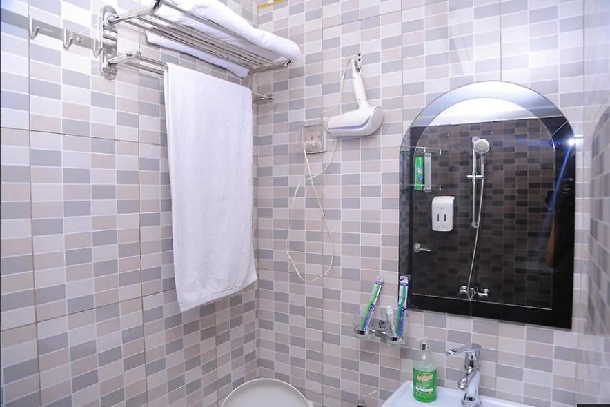 B&B Samweb Bed And Breakfast 캄팔라