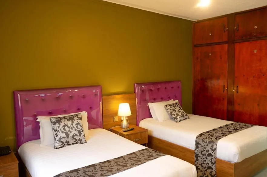 Samweb Bed And Breakfast 캄팔라 0*,  우간다
