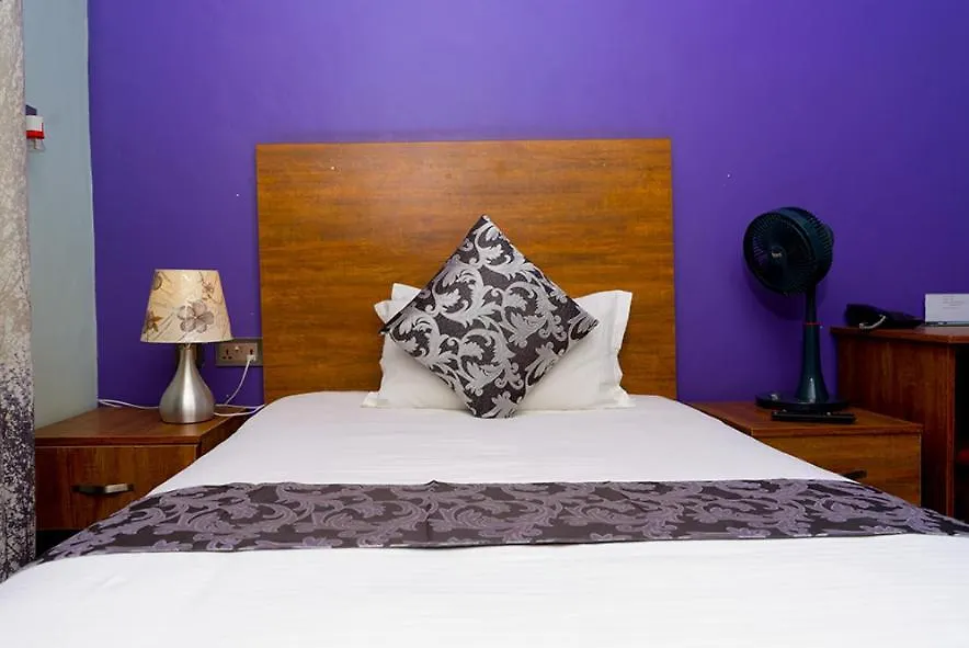 Samweb Bed And Breakfast 캄팔라 B&B