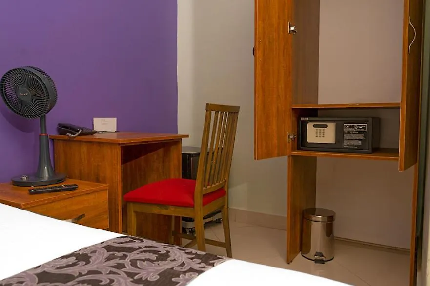 Samweb Bed And Breakfast 캄팔라 우간다