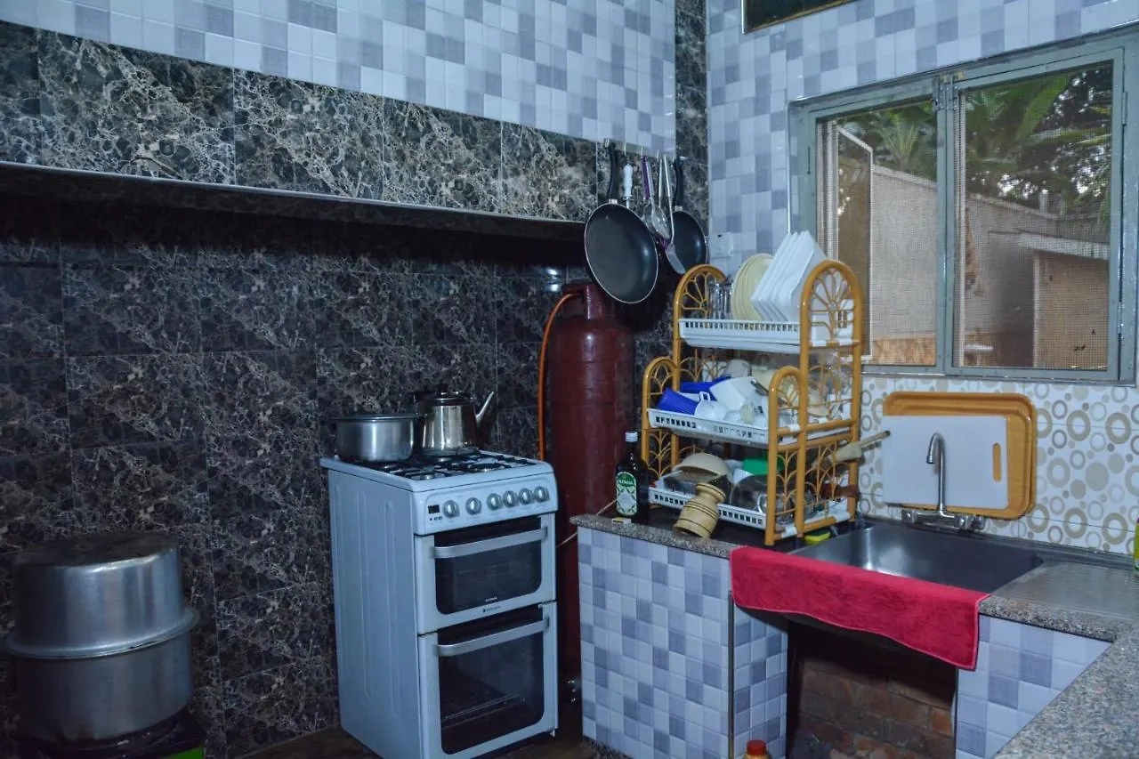 Samweb Bed And Breakfast 캄팔라 0*,  우간다