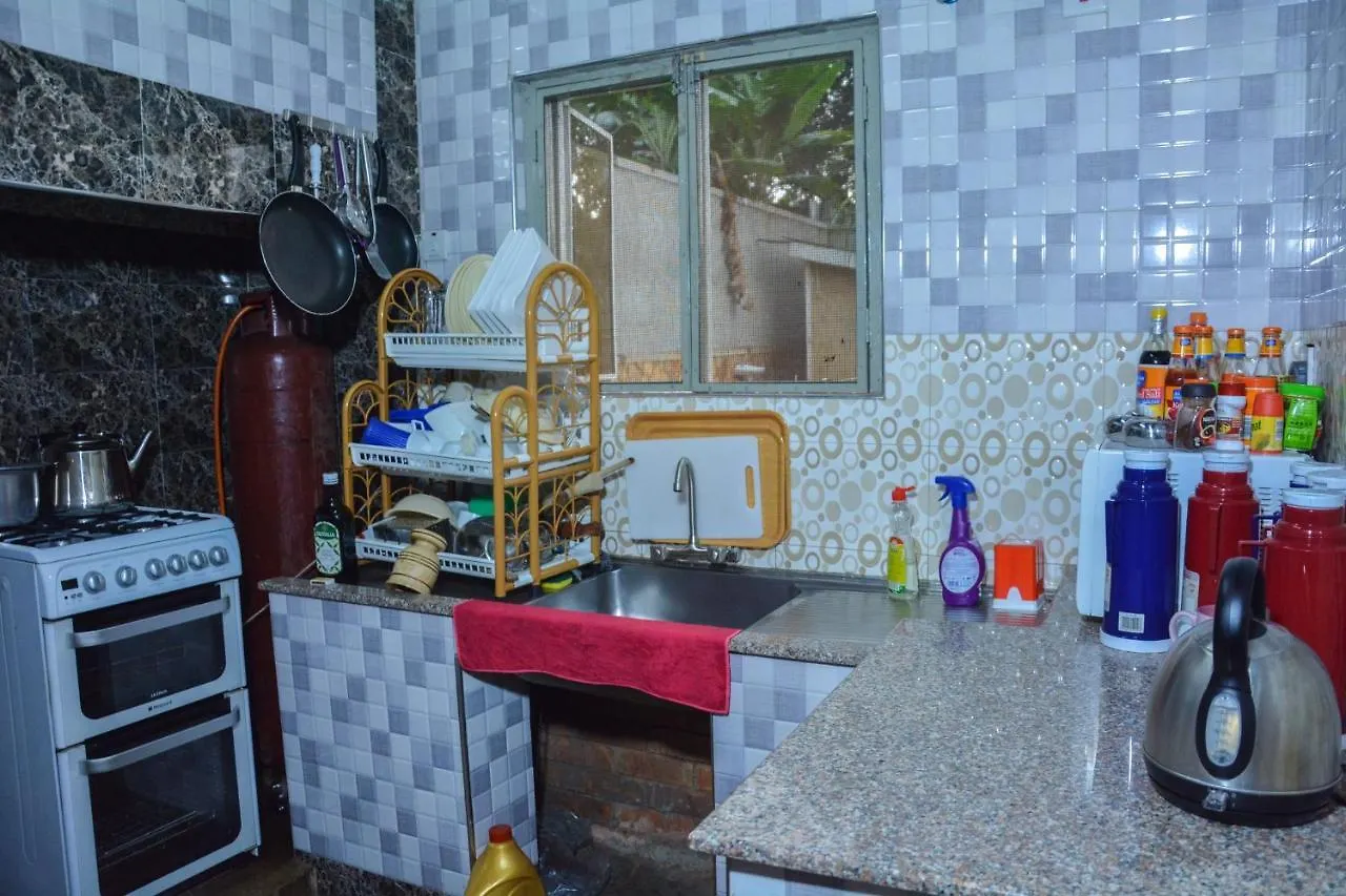 B&B Samweb Bed And Breakfast 캄팔라