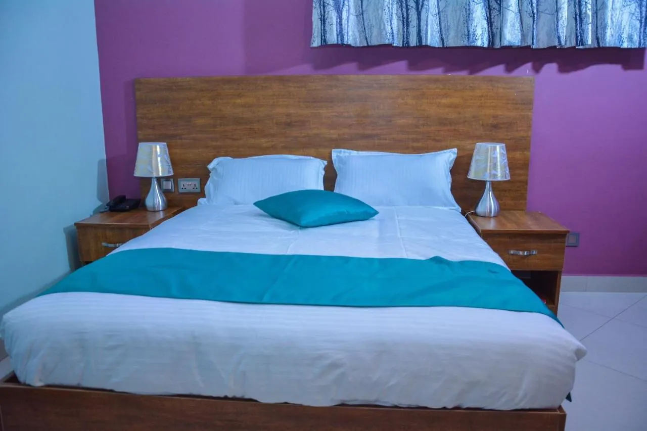Samweb Bed And Breakfast 캄팔라 0*,